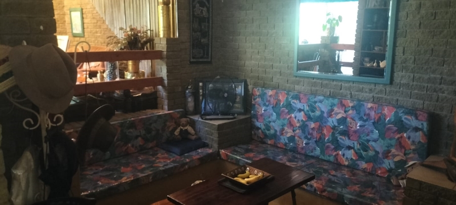 5 Bedroom Property for Sale in Langenhovenpark Free State